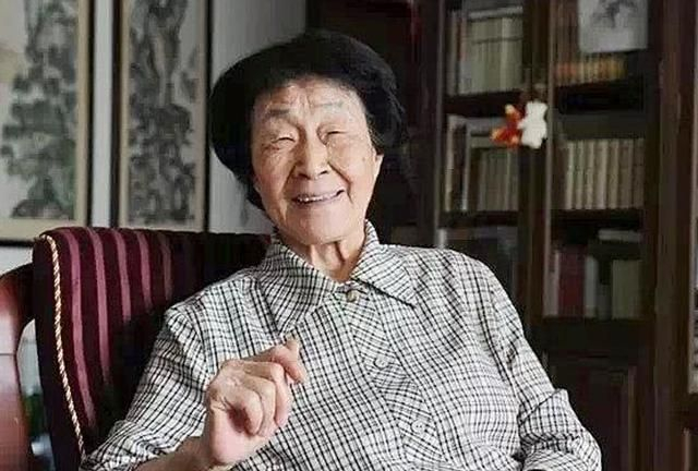 “师者楷模”于漪:将一生奉献给“三尺讲台”,一辈子学做教师|于漪|教师|讲台_新浪新闻