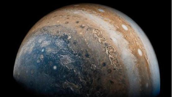 这颗星球名为bpm37093,而它的发现者则称它为"露西",原意出自甲壳虫