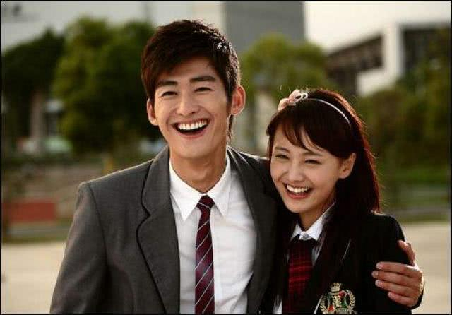 郑爽回归微博涨粉上百万,张翰时隔六年再发新年快乐|郑爽|张翰|新年