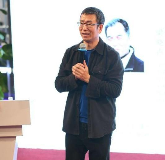 白岩松的妻子近照曝光,两人曾为同事,21岁儿子是学霸|央视_新浪娱乐_新浪新闻