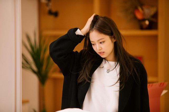 韩国粉墨出道前照片，Lisa不敢认，Rose怎么这么乖？