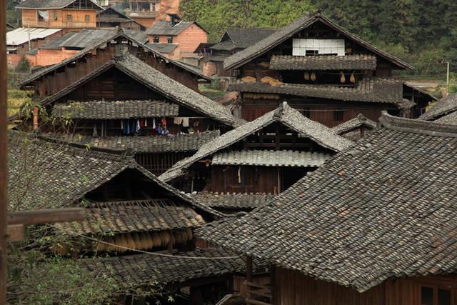 侗寨风雨桥，少见的建筑，藏在大山里，真的太美了