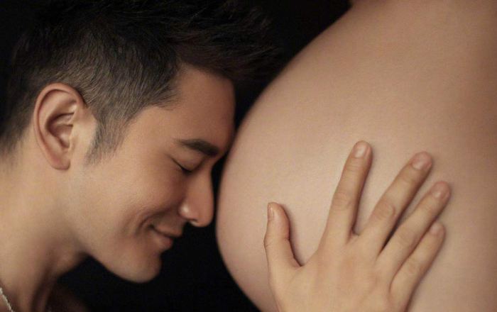 黄晓明与angelababy拍的这组孕肚照有爱满满,照片中孕味十足的baby