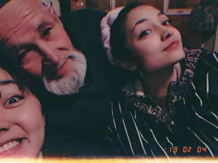  ▲布再娜甫和爷爷的合影