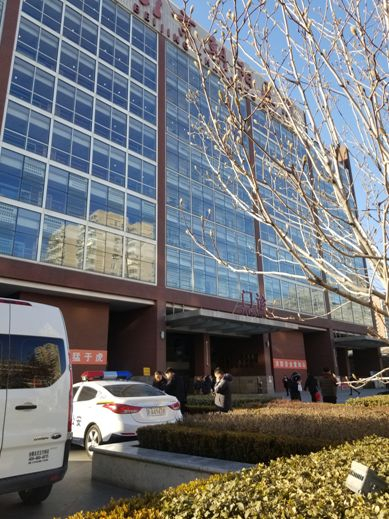 北京朝阳医院门前，秩序已恢复正常。本报记者 路炳阳 摄影