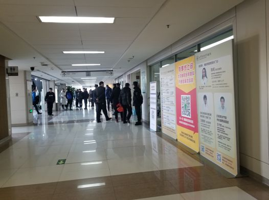  事发地为朝阳医院7层眼科，公安人员已进行布控。本报记者 路炳阳 摄影