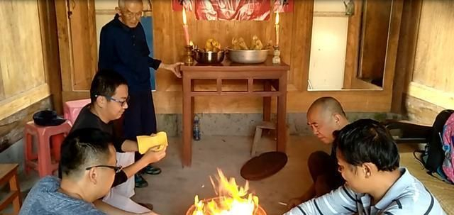 海南农村过年风俗很有地方特色，年味十分的浓厚