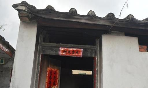 海南农村过年风俗很有地方特色，年味十分的浓厚