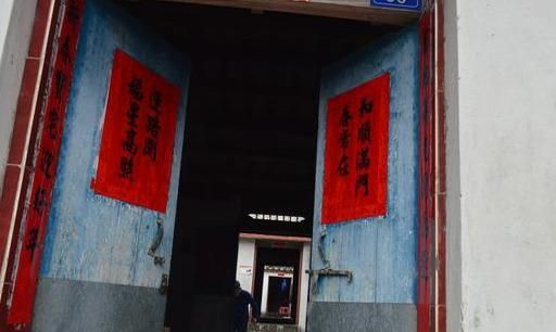 海南农村过年风俗很有地方特色，年味十分的浓厚