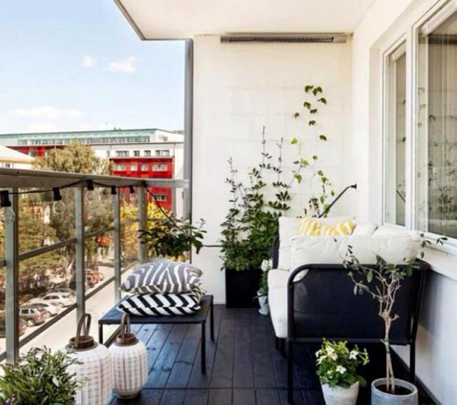 阳台晾晒衣服纯属浪费空间，不如这样设计，更实用