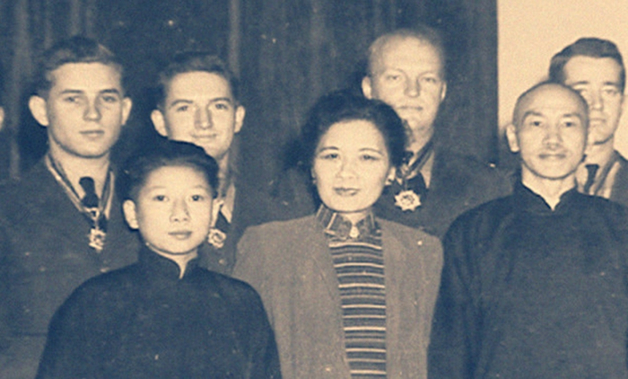她是蒋介石的外甥女，雌雄难辨，一生未婚，曾经挽救过宋美龄性命|孔令伟|宋霭龄|胡宗南|四大家族|小姐_新浪新闻