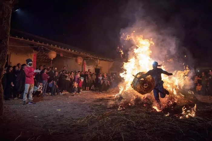 中国人大多数是无神论者，却为啥热衷于拜神呢？