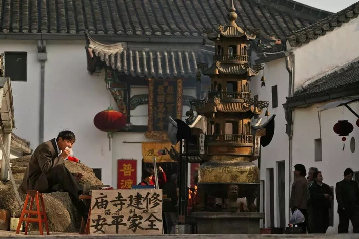 中国人大多数是无神论者，却为啥热衷于拜神呢？