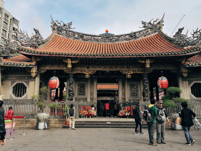 中国人大多数是无神论者，却为啥热衷于拜神呢？