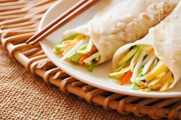 教你做老北京“春饼”,把菜和饼蘸着甜面酱一卷,太有胃口了