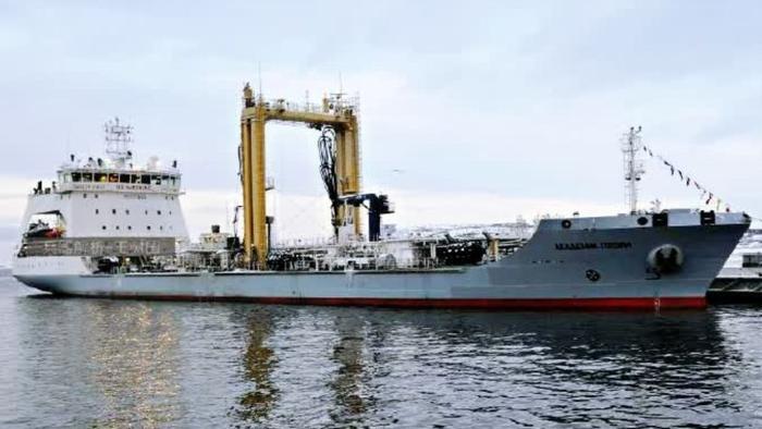 俄罗斯海军新型补给舰服役！排水量超万吨，搭载中国综合补给系统
