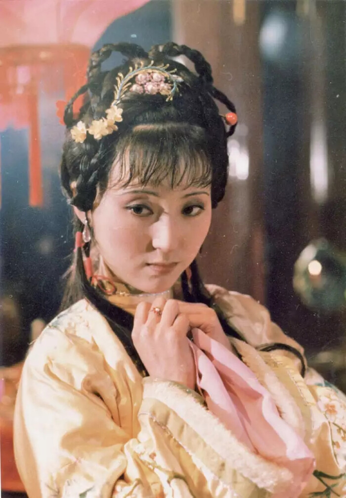 87版《红楼梦》：林妹妹五张发髻造型照，哪个最美？|发髻|红楼梦|造型_新浪新闻