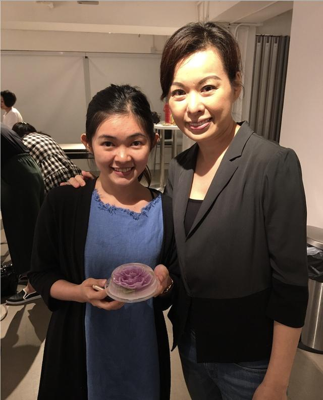 导演陈嘉上60岁老来得女,妻子是90后演员,前妻是前港姐