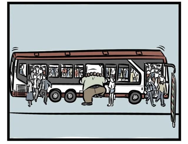 非人哉：弥勒佛挤公交，体型太胖；九尾狐坐车被挤尾巴