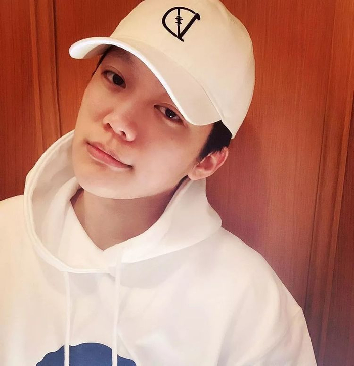 Later Rapper raper上台抽烟喝酒,下台殴打观众,网友狂热支持:真实的人性!