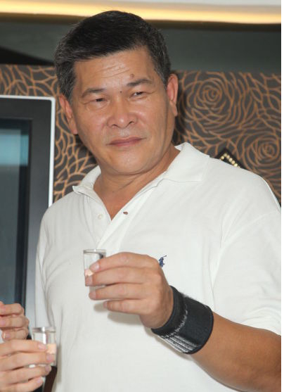 一个吸毒被抓,一个女儿被杀后隐退|家有仙妻|陈天贵|白冰冰_新浪新闻