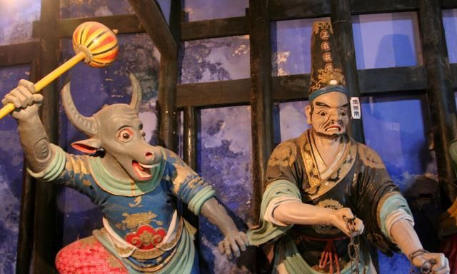 阎王、钟馗、判官三者是什么关系?谁的级别高?又各有什么职权