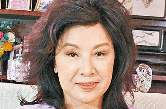 她为富商男友生女遭背叛,毅然分手重拾事业,今拒认女儿同性婚姻