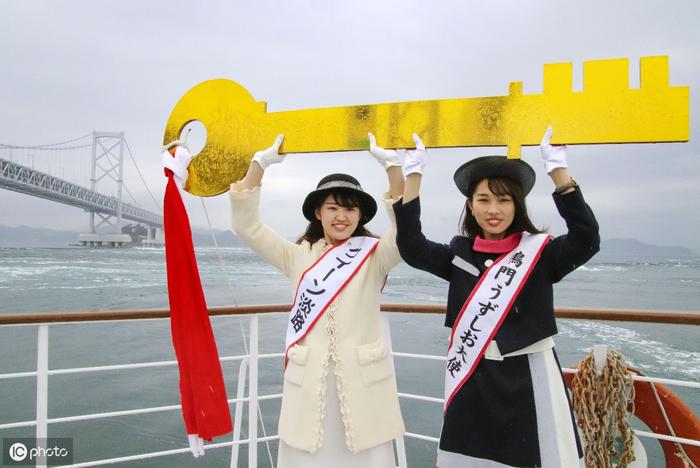 2020年2月22日，日本西部德岛县鸣人海峡著名漩涡的观光季节开始