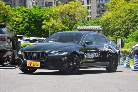 2021款捷豹XFL 2.0T P300 四驱旗舰运动版