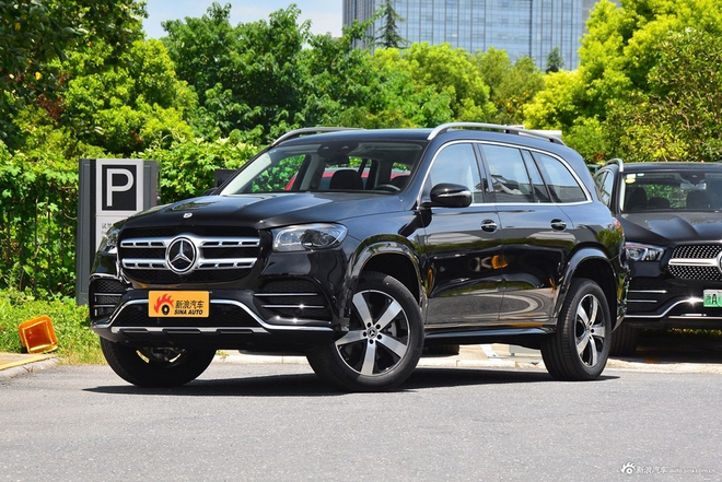 2021款奔驰GLS级改款450 4MATIC时尚型 