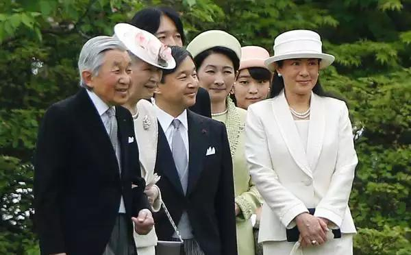 日本皇室成员一年花多少钱? 皇室的生活经费来自哪里?|天皇|内廷|日本皇室|皇室|皇太子_新浪新闻