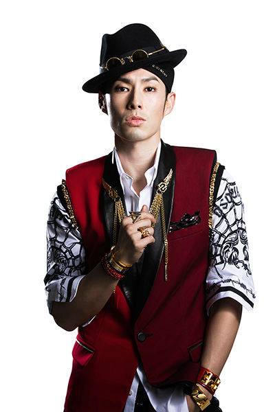 2003年获邀和美国歌手碧昂丝合唱;2004年凭借主演电影《少年阿虎》