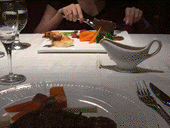 搞笑GIF: 隔着屏幕都能闻到味道!