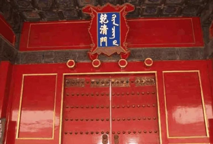 故宫大门的门钉有什么用？为什么不能乱摸？