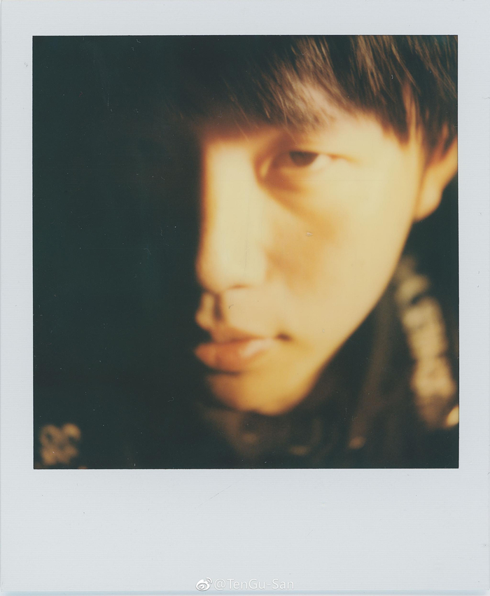 宝丽来Polaroid SLR690摄影扫描 👺TenGuSan 最近收集的一些特写|镜头|嘴巴|眼睛|人脸|表情_新浪新闻