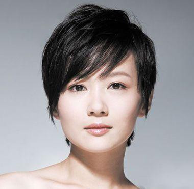宽额头、方形脸、30岁的女人适合什么短发?
