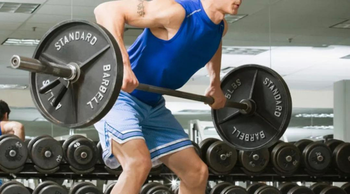 杠铃划船提升你的硬拉水平