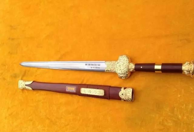 重剑无锋,大巧不工!砍钢筋对于巨阙汉剑来说是小菜一碟!