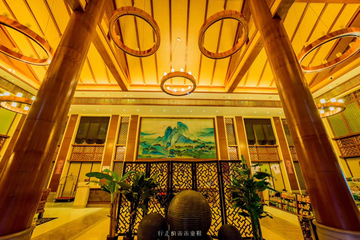 入住彭水阿依河仁义酒店,每晚有花样的表演和热闹的篝火晚会