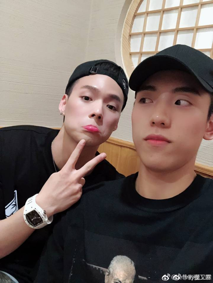 王子异 jeffrey同框 和 先后在网络上发出合照