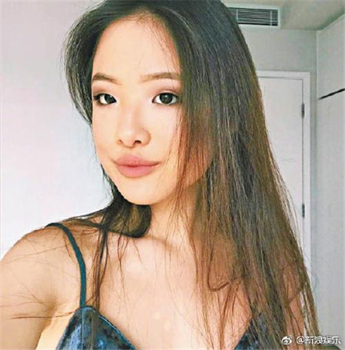 张学友参加大女儿毕业典礼,居然沦为背景板