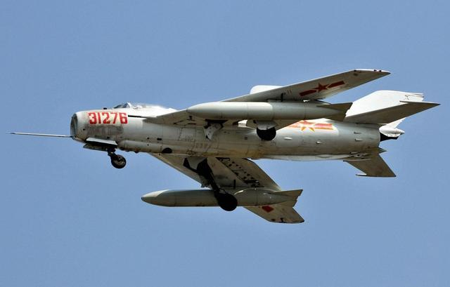 升限不够怎么打下高空侦察机？歼6：我会跳高|瑞安|无人机|升限_新浪新闻