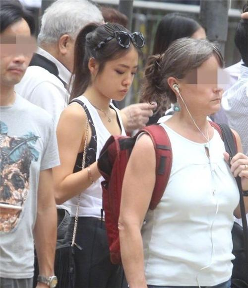 张学友参加大女儿毕业典礼,居然沦为背景板
