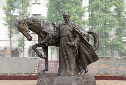 历史中只有他做到了万军之中取上将首级,有六百诗词流传于世
