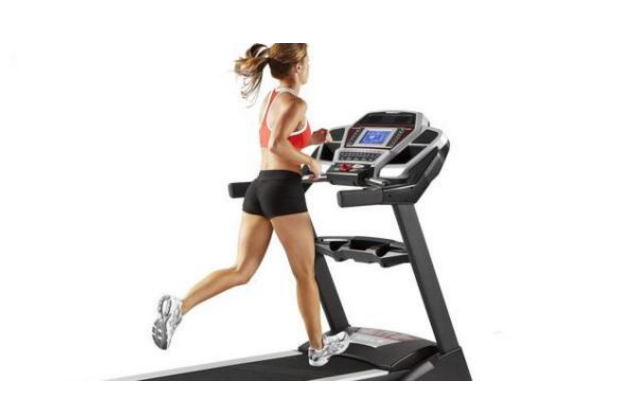 第一，和平时的跑步一样，我们讲究在跑步前要做热身。