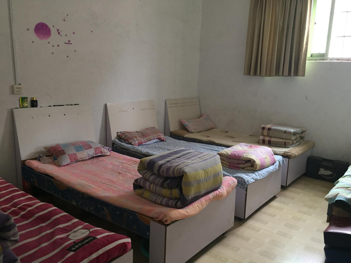 4月19日，雷家沟村一间武校寝室。&nbsp; &nbsp;&nbsp;新京报记者&nbsp;张惠兰&nbsp;摄