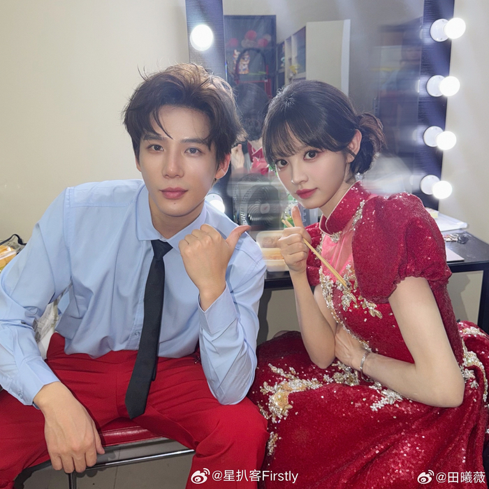 王安宇田曦薇央视春晚后台合照曝光__财经头条__新浪财经