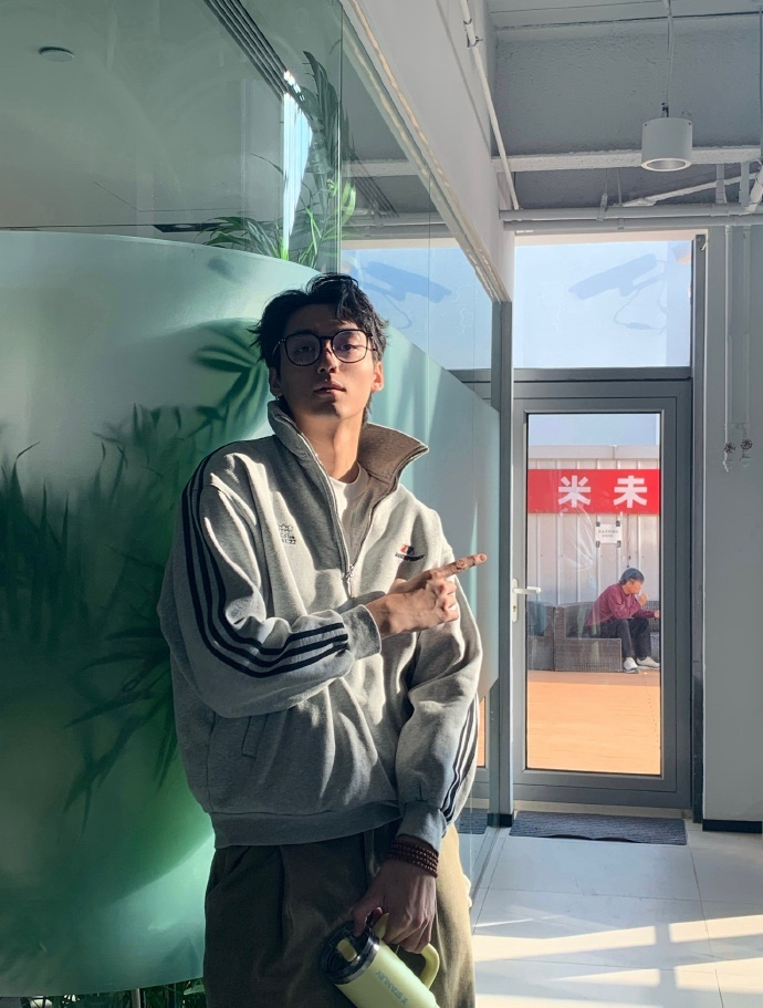 张呈发发1600字长文告别喜人奇妙夜|张呈发|辞藻|文字|力量|长文_新浪新闻