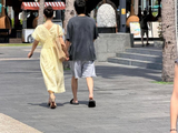 高圆圆赵又廷三亚牵手逛街被偶遇