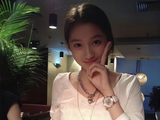 关晓彤遮阳伞出镜致代拍无功而返